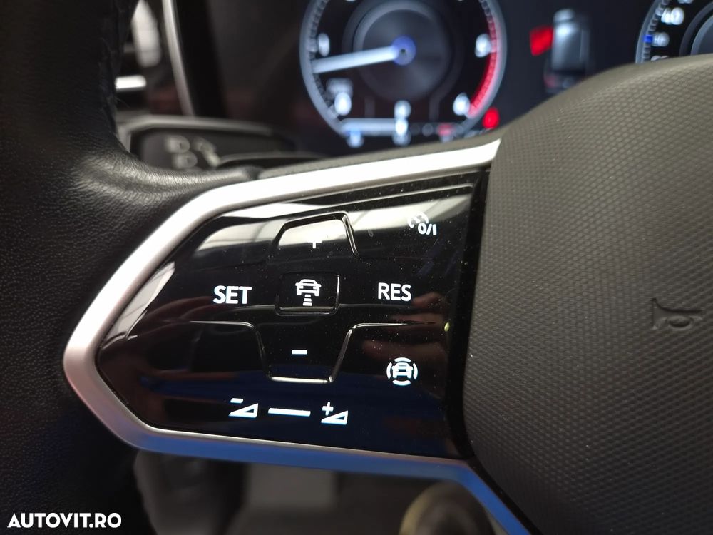 Volkswagen Touareg V6 TDI 4MOTION Elegance - 24