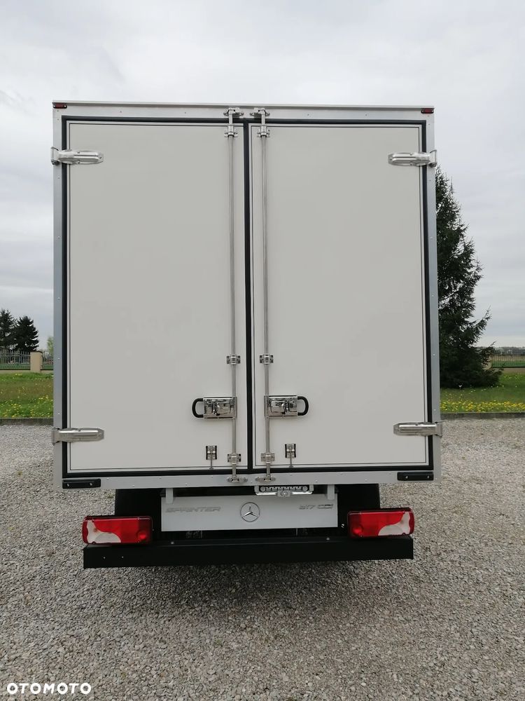 Mercedes-Benz Sprinter - 11