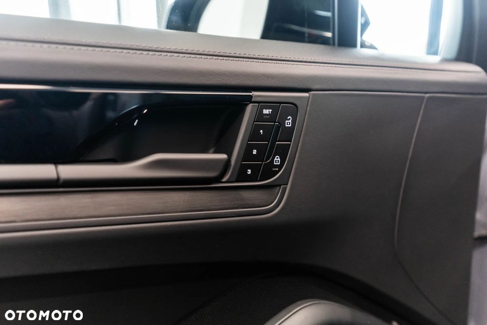Porsche Cayenne E-Hybrid PHEV Black Edition - 27