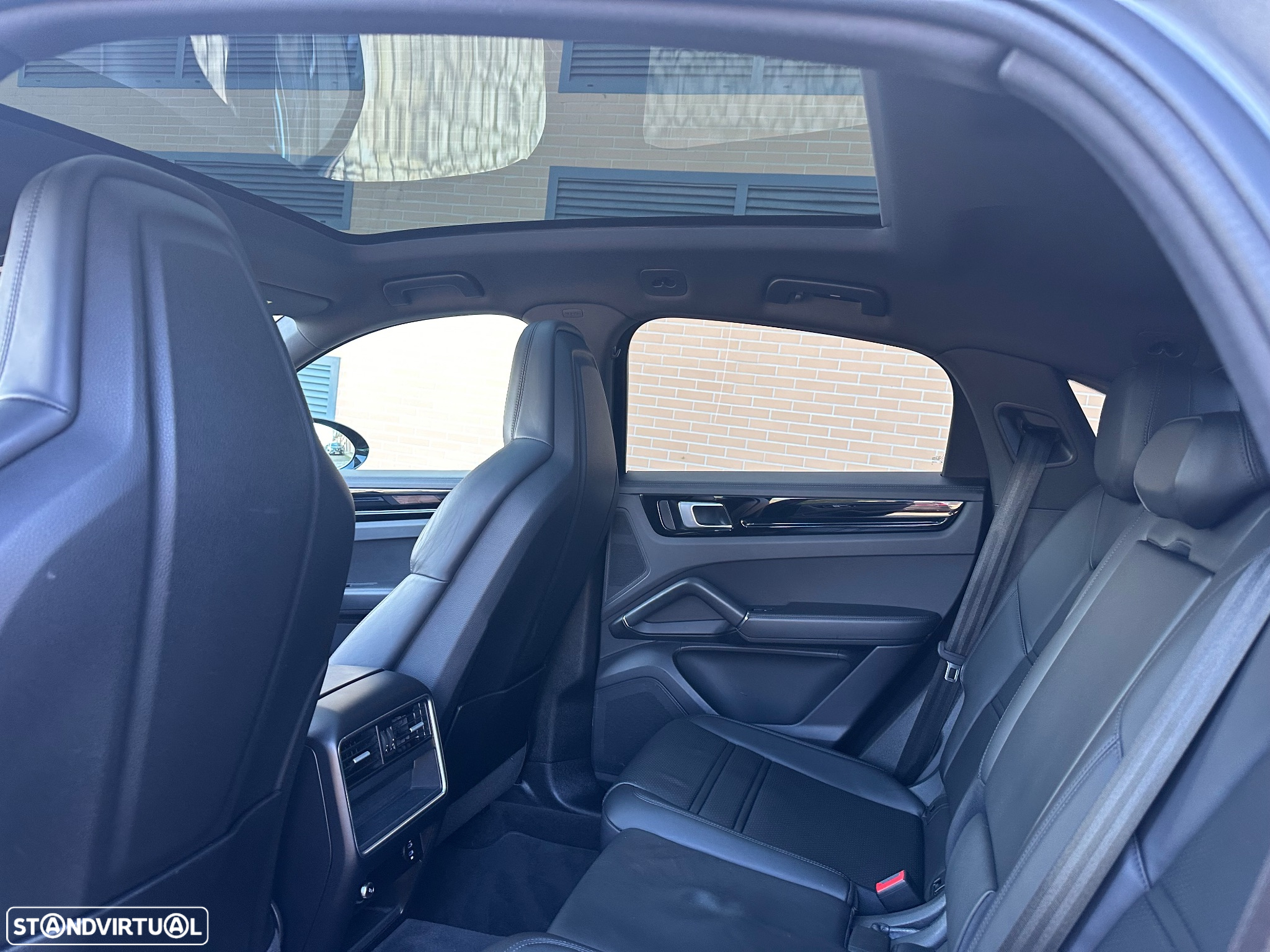 Porsche Cayenne Coupé E-Hybrid - 24