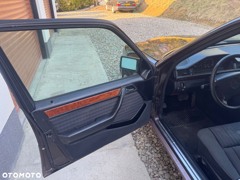 Mercedes-Benz W124 (1984-1993) - 12