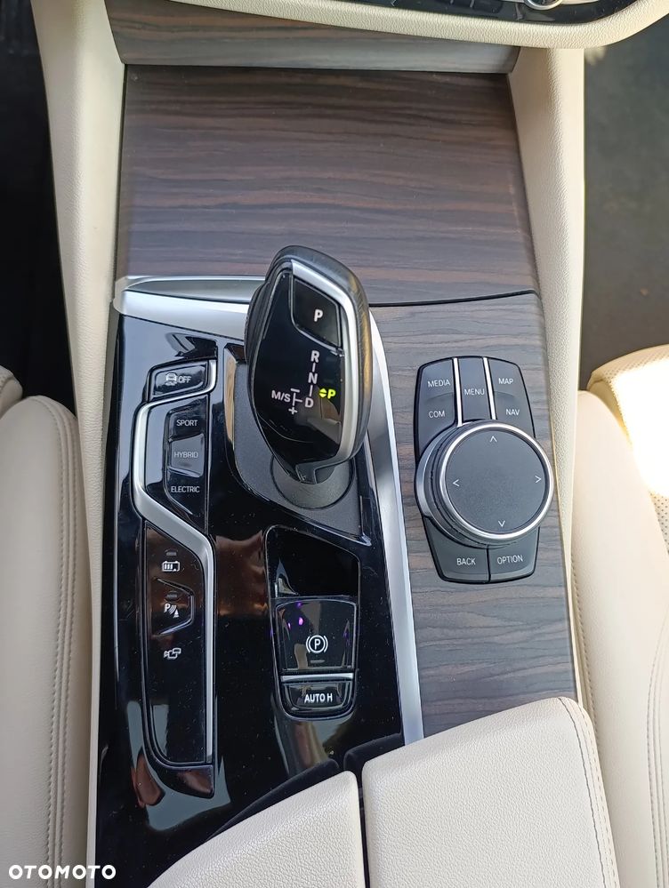 BMW Seria 5 530e - 11