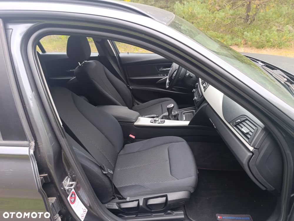 BMW Seria 3 318d DPF Edition Sport - 20