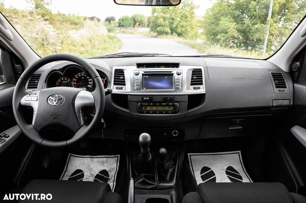 Toyota Hilux 4x4 Cabina Dubla Style+ - 5