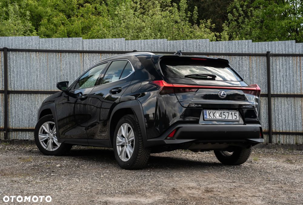 Lexus UX - 4