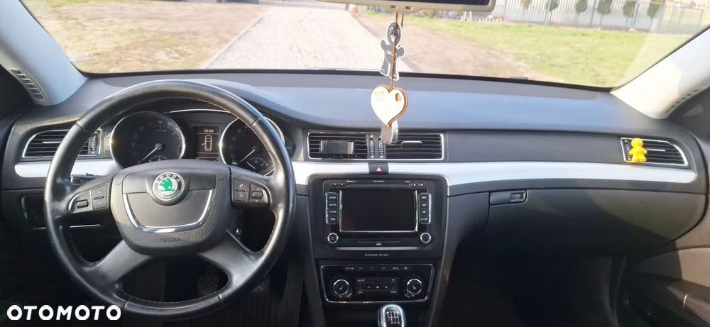 Skoda Superb 2.0 TDI Exclusive - 17