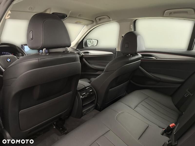 BMW Seria 5 520i mHEV - 19