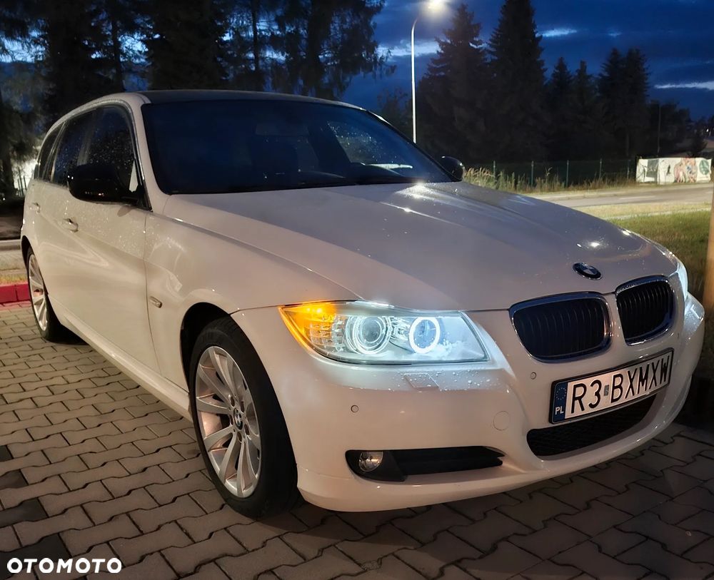 BMW Seria 3 325i xDrive - 23