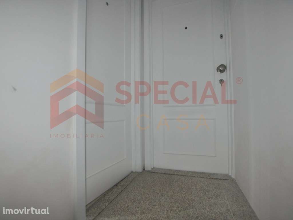 Moradia + Armazém no Centro de Avintes - Grande imagem: 2/23