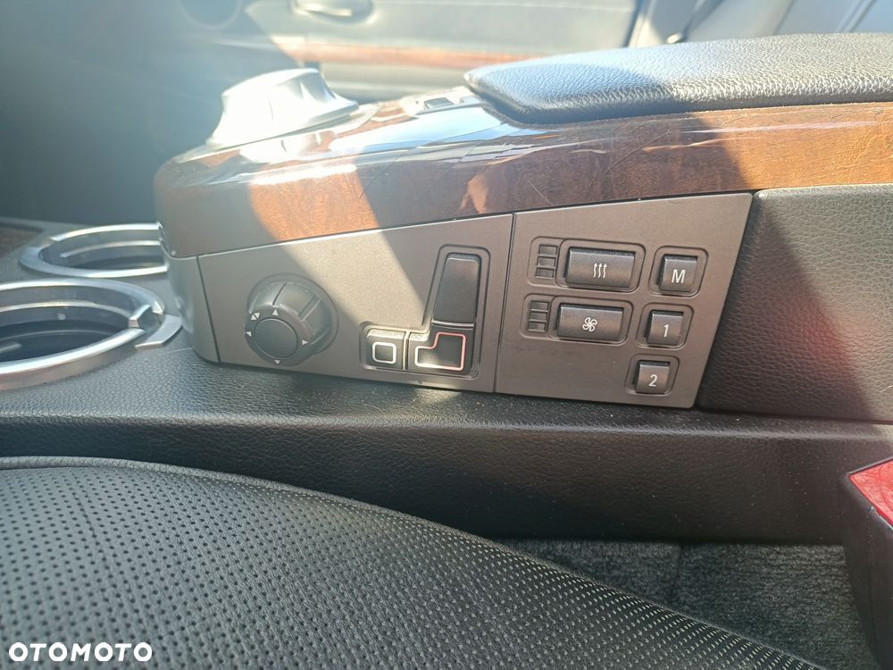 BMW Seria 7 745i - 14