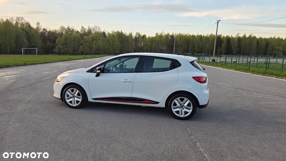 Renault Clio 1.2 16V 75 Luxe - 9