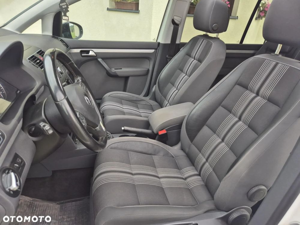 Volkswagen Touran 2.0 TDI DPF MATCH - 10