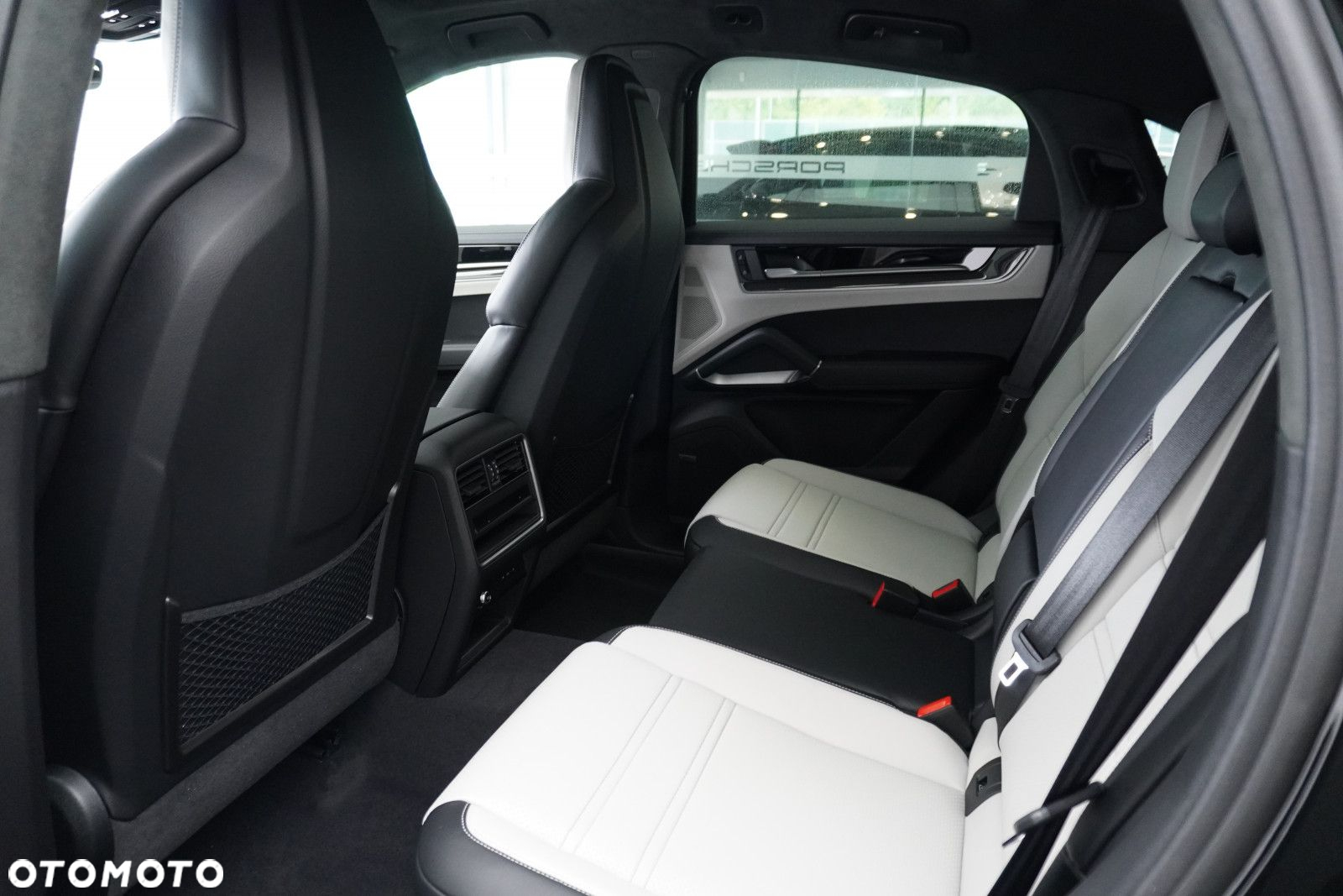 Porsche Cayenne - 12