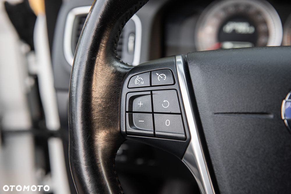 Volvo V60 D3 Geartronic Summum - 19