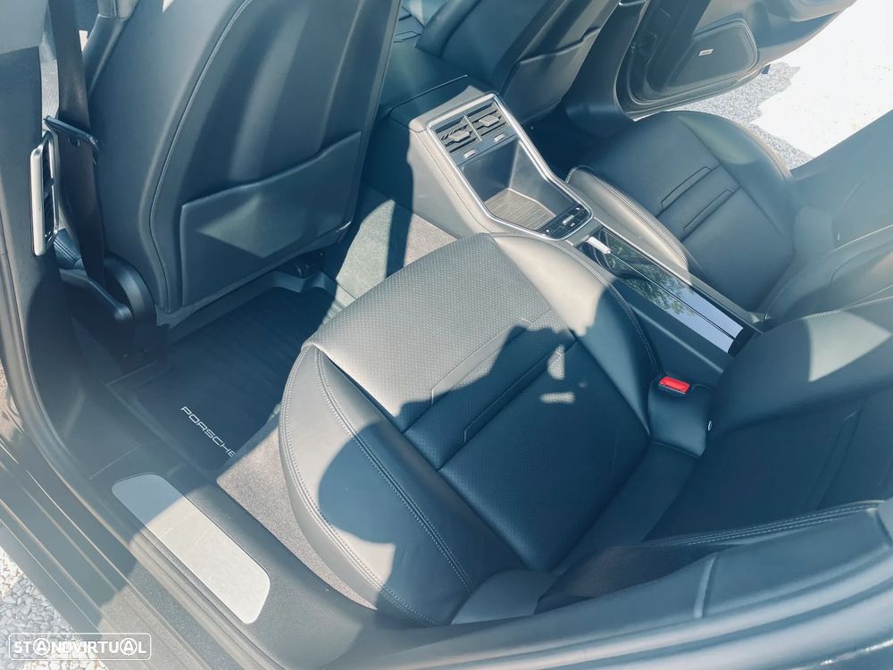 Porsche Panamera 4 E-Hybrid Platinum Edition - 12