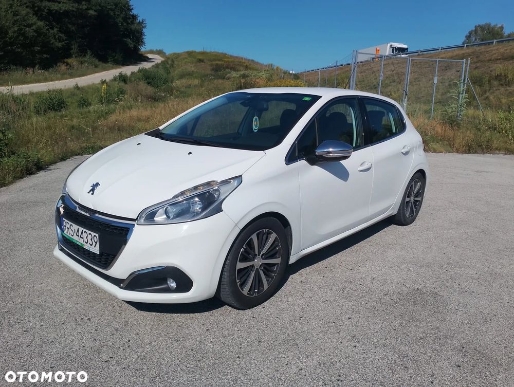 Peugeot 208 2017 photo 2