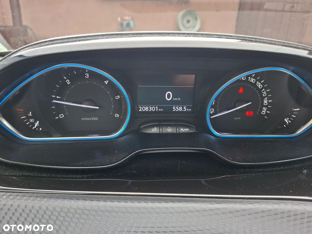 Peugeot 2008 1.6 e-HDi Allure S&S - 11