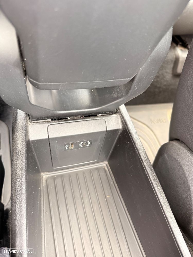 BMW 216 Active Tourer d - 26