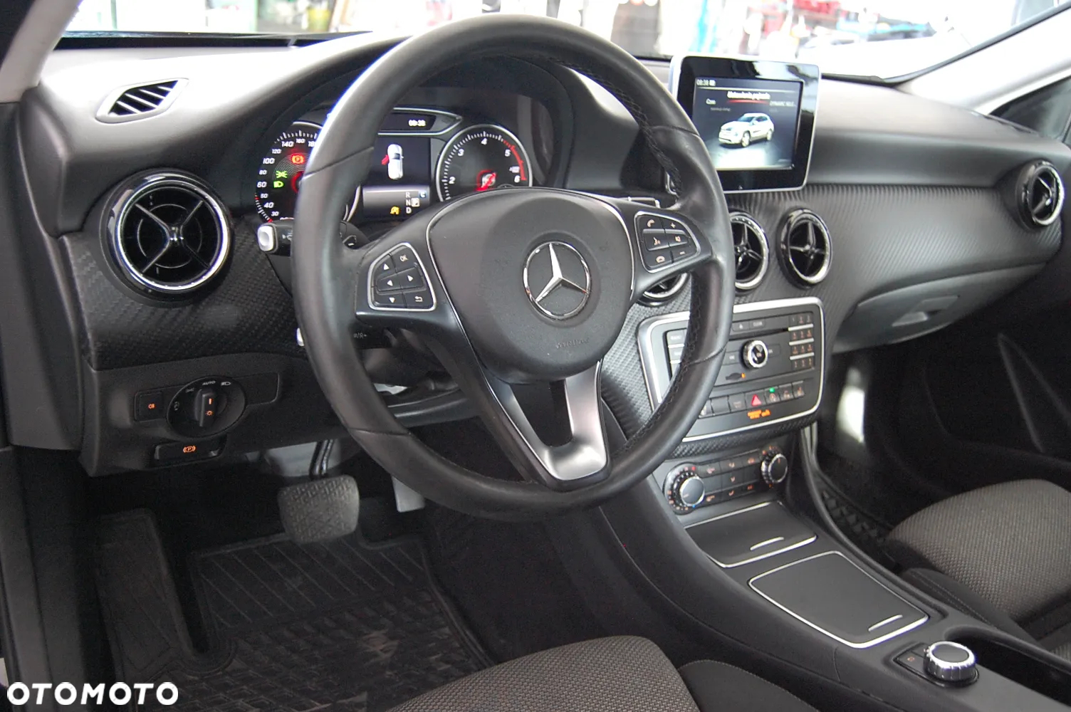 Mercedes-Benz GLA 180 (CDI) d 7G-DCT - 13