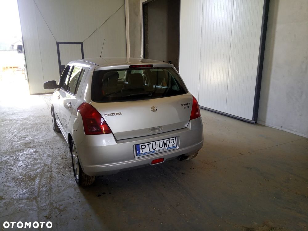 Suzuki Swift 1.3 DDiS 16v GLX - 8