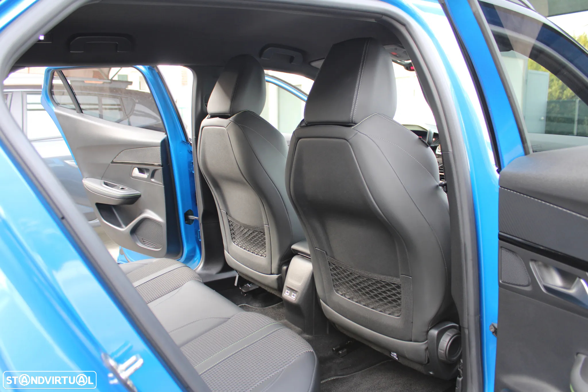 Peugeot 2008 1.5 BlueHDi GT Pack EAT8 - 32