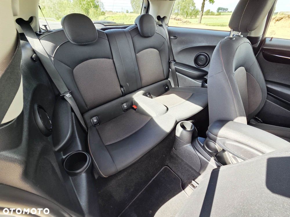 MINI Countryman Cooper Essential Trim - 10