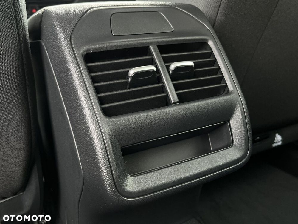 Volkswagen Passat - 27