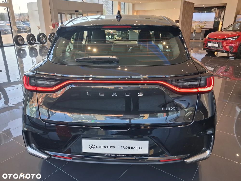Lexus LBX - 7