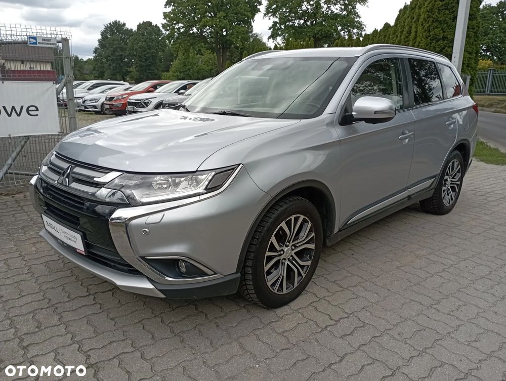Mitsubishi Outlander 2.0 Instyle Navi 4WD CVT - 2