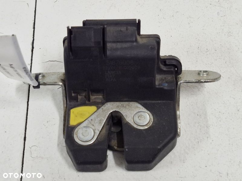 FIAT PANDA II 3 ZAMEK KLAPY BAGAŻNIKA TYŁ TYLNY 51876008 - 8