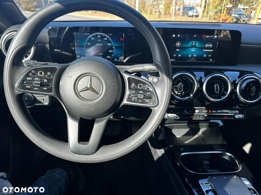 Mercedes-Benz Klasa A 180 7G-DCT Style - 24