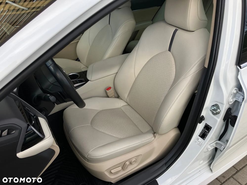Toyota Camry 2.5 Hybrid Executive CVT - 34