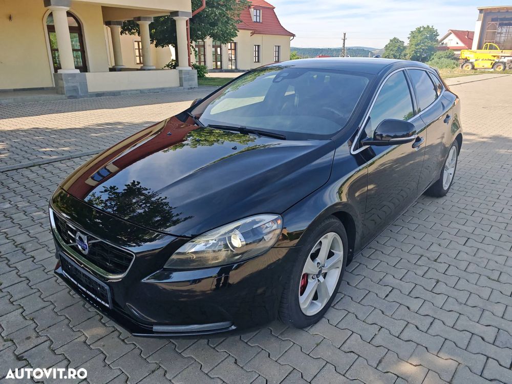 Volvo V40 D4 Momentum - 1
