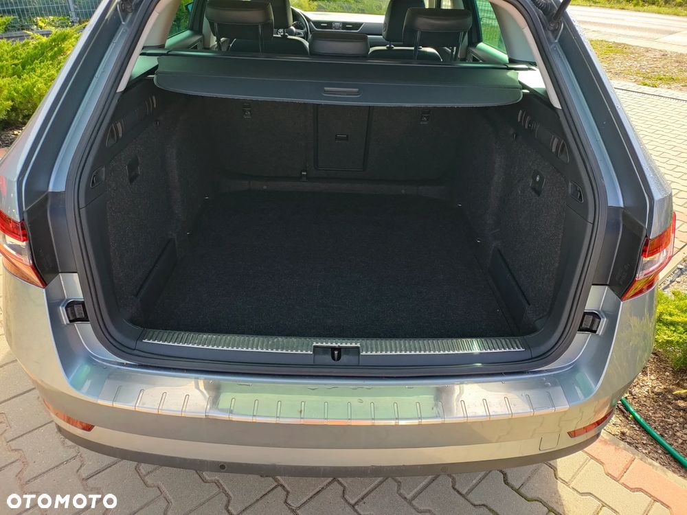 Skoda Superb 2.0 TDI DSG Premium Edition - 17