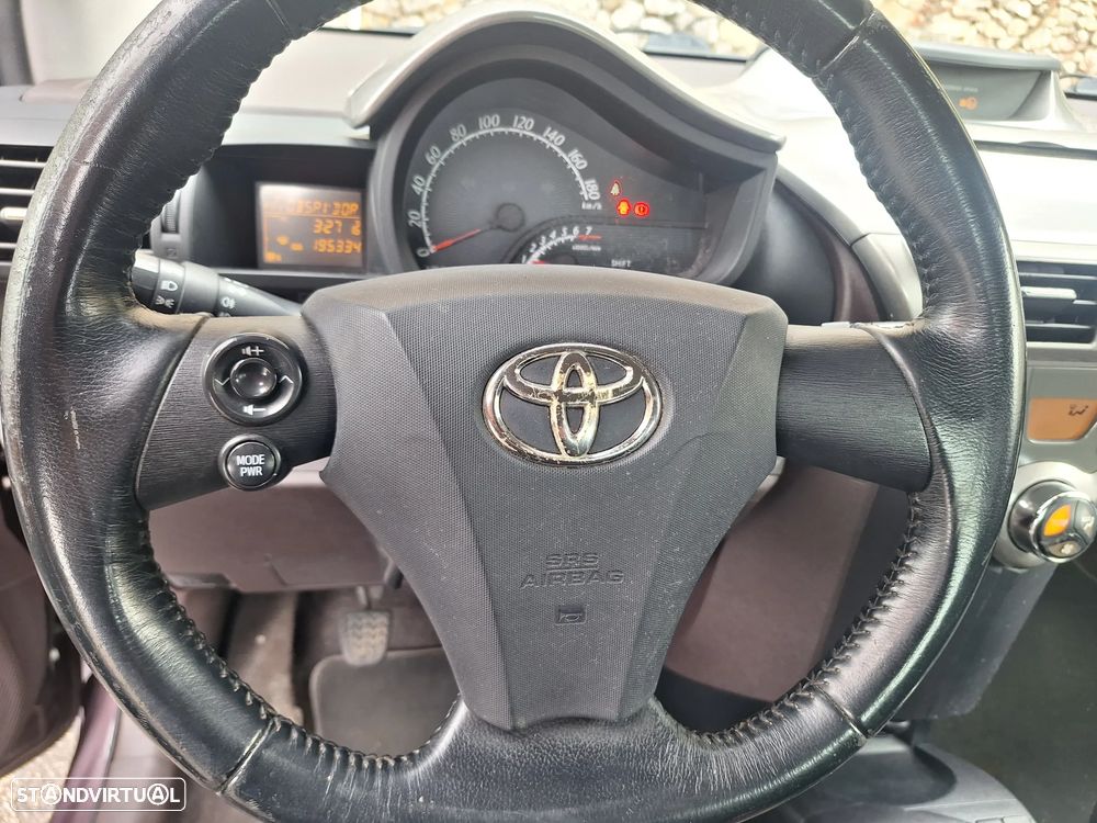 Toyota iQ 1.0 VVT-i 2 - 13