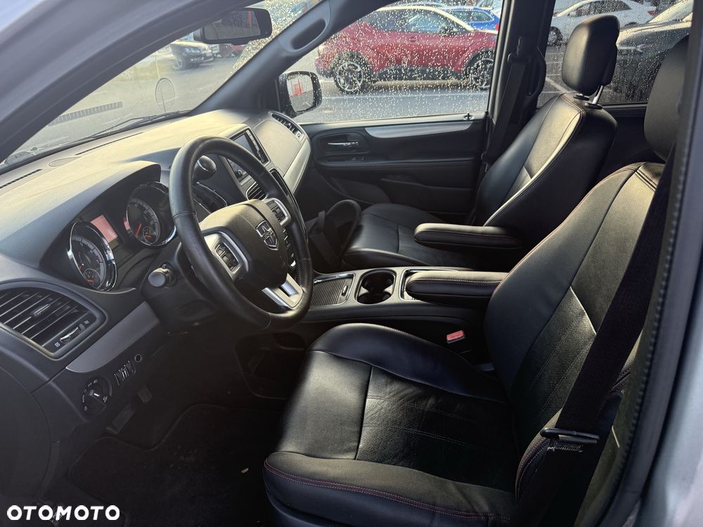 Dodge Grand Caravan - 5