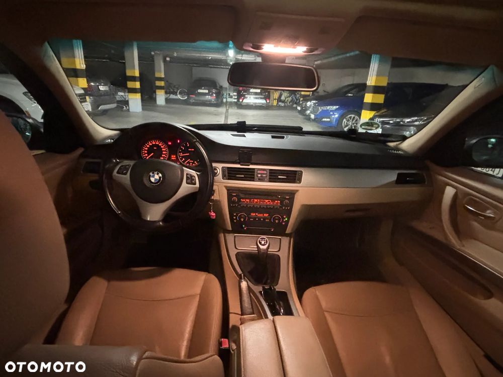 BMW Seria 3 320i - 23