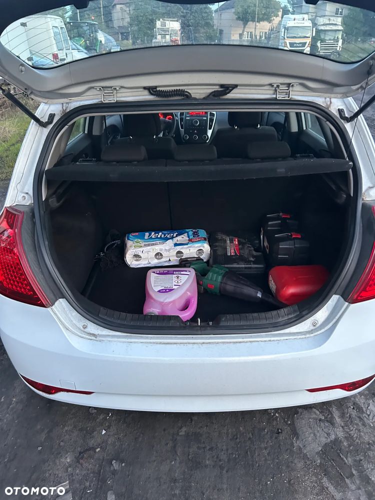 Kia Ceed - 8