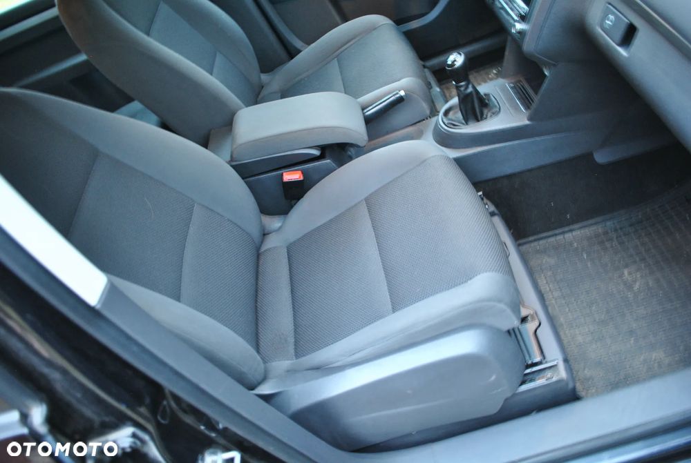 Volkswagen Touran 1.6 TDI DPF BlueMotion Technology Comfortline - 13