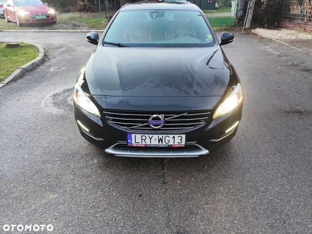 Volvo V60 D6 AWD Plug-in Hybrid R-Design Momentum - 22