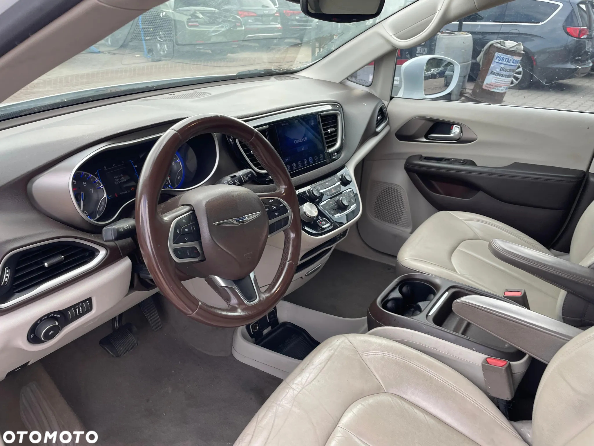 Chrysler Pacifica - 9