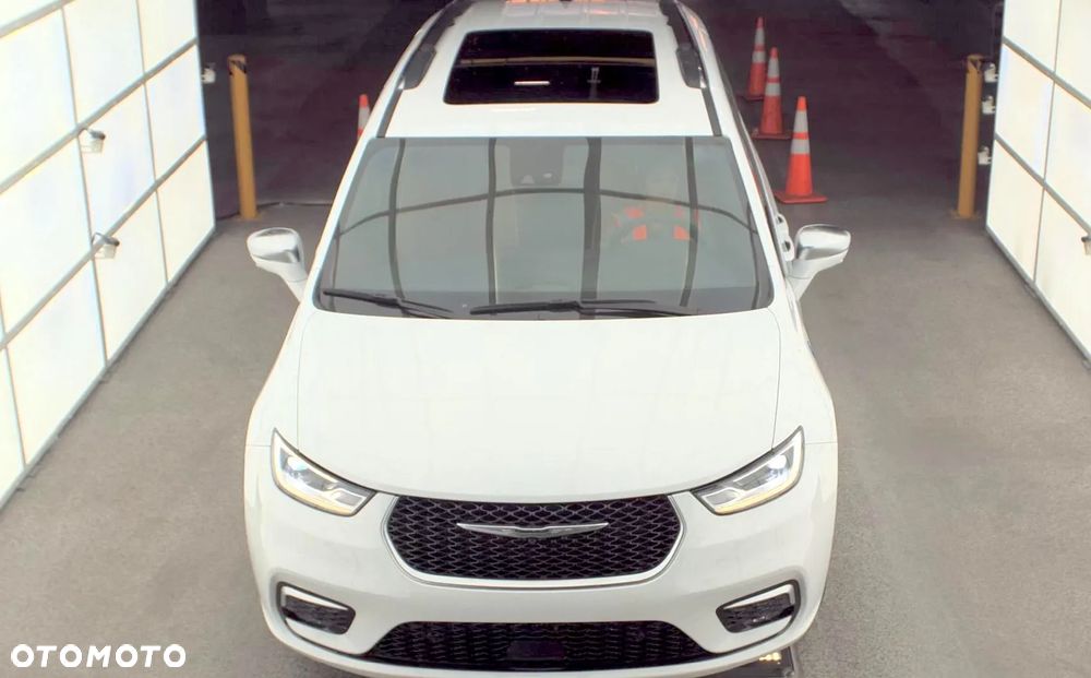 Chrysler Pacifica - 5