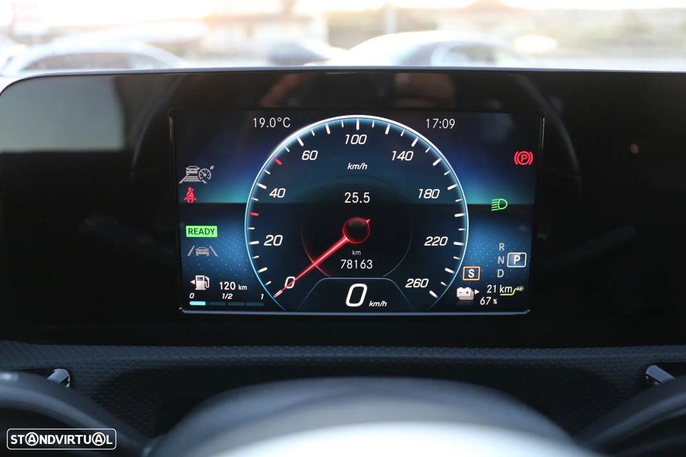 Mercedes-Benz A 250 Limousine e AMG Line - 20