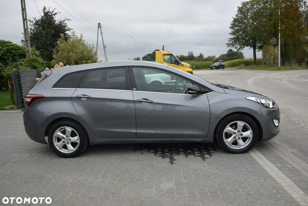 Hyundai i30 blue 1.6 CRDi YES Gold - 8