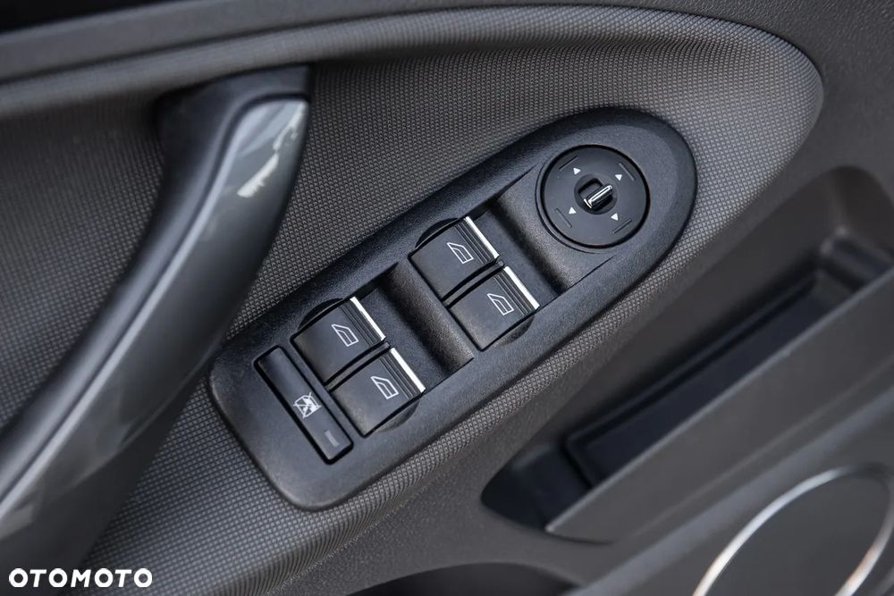 Ford Kuga 2.5 4x4 Titanium - 16