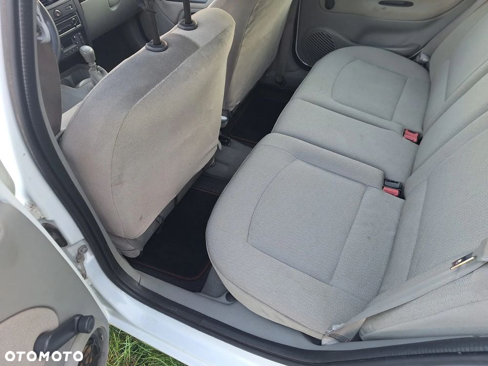 Renault Clio 1.4 16V Privilege - 16