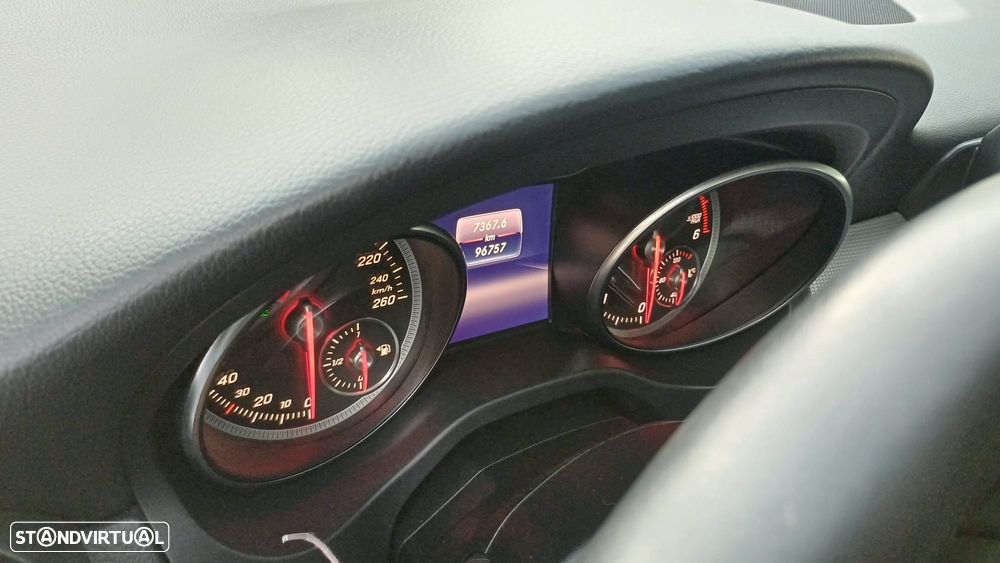 Mercedes-Benz GLA 180 d Urban - 27