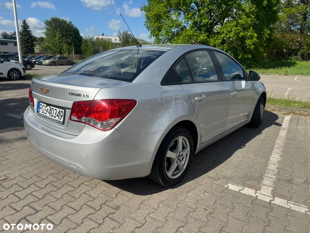 Chevrolet Cruze 1.6 LS - 7