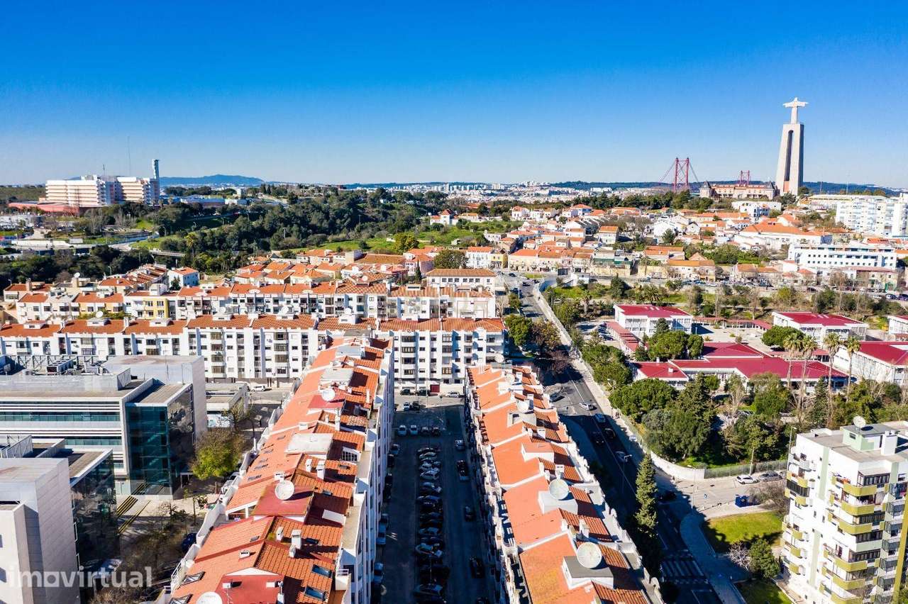 Espaço comercial à venda na zona nobre de Almada - Grande imagem: 2/21