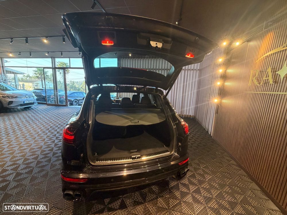 Porsche Cayenne S E-Hybrid Platinum Edition - 32
